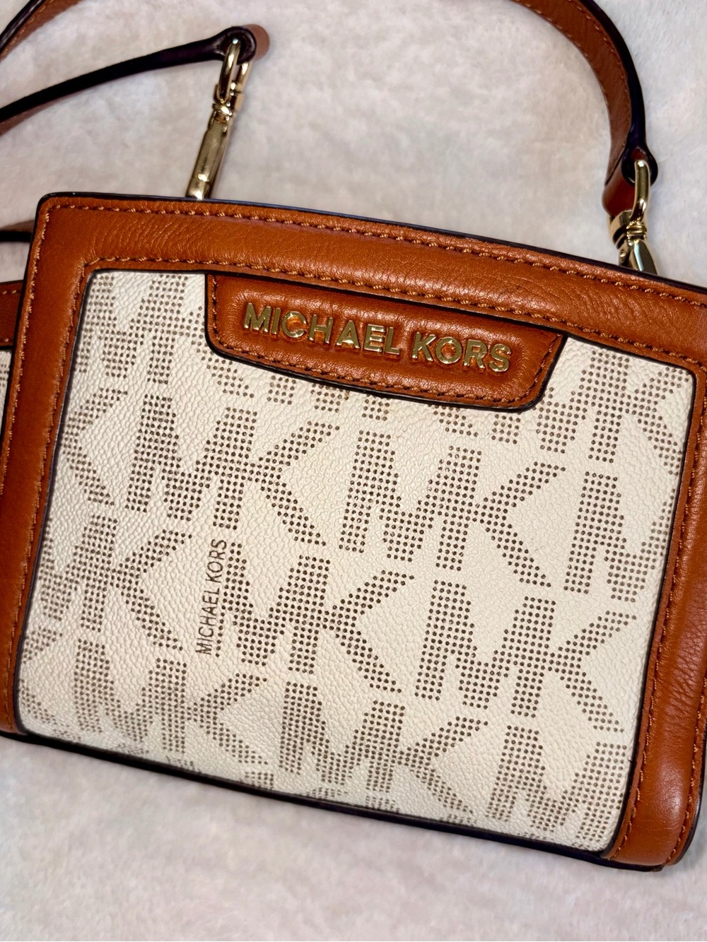Michael Kors Selma Mini Messenger Crossbody Bag - Picture 2 of 11